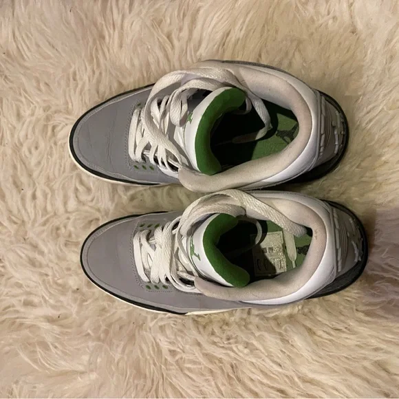 Nike Air Jordan 4 Retro Chlorophyll - Picture 4 of 6